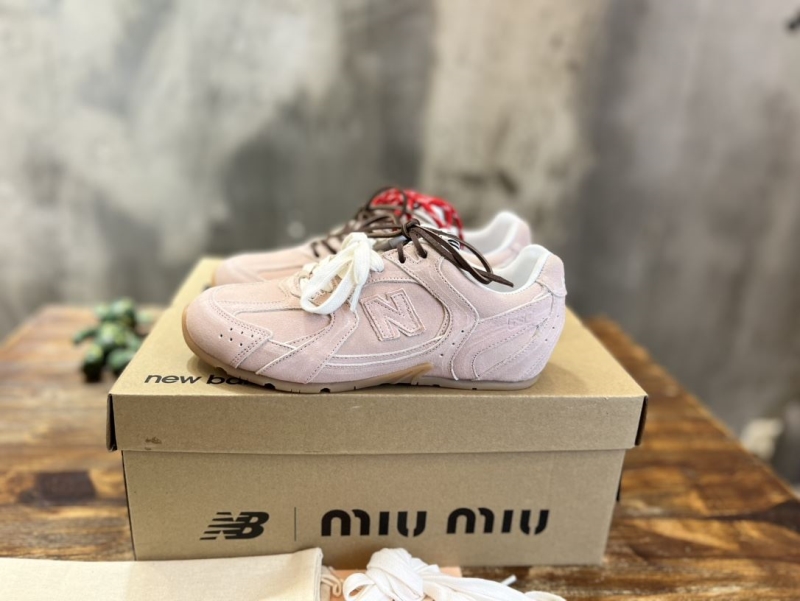 Miu Miu Casual Shoes